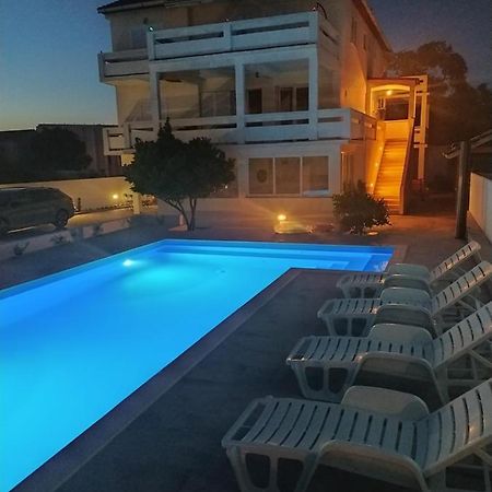 ביבינייה Apartments Mirko&Ana מראה חיצוני תמונה