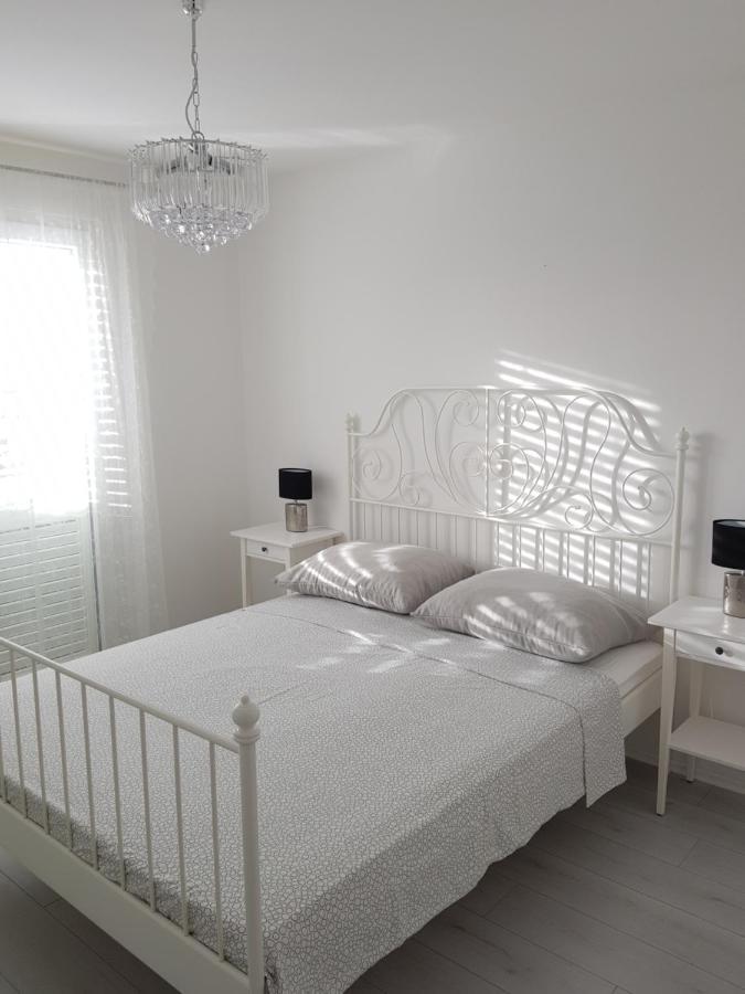 ביבינייה Apartments Mirko&Ana מראה חיצוני תמונה