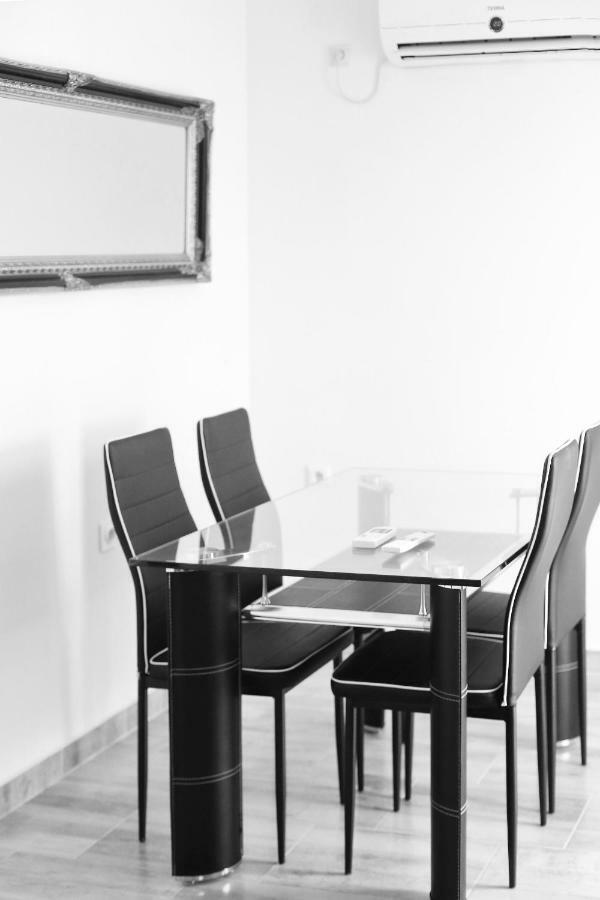 ביבינייה Apartments Mirko&Ana מראה חיצוני תמונה