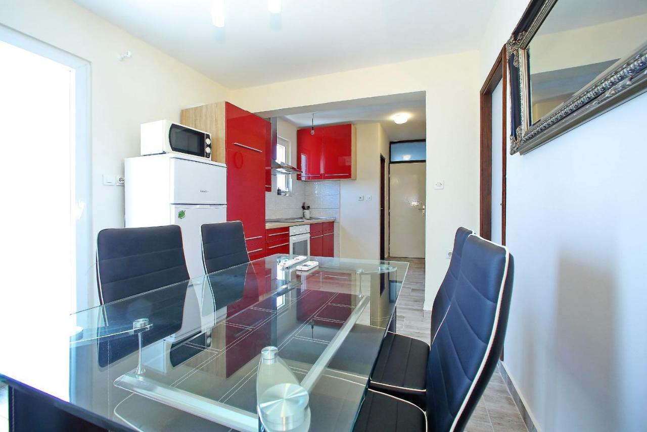 ביבינייה Apartments Mirko&Ana מראה חיצוני תמונה