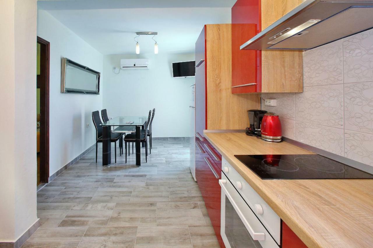 ביבינייה Apartments Mirko&Ana מראה חיצוני תמונה
