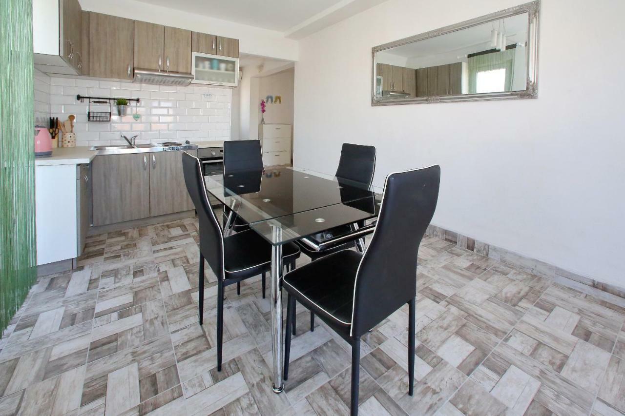 ביבינייה Apartments Mirko&Ana מראה חיצוני תמונה