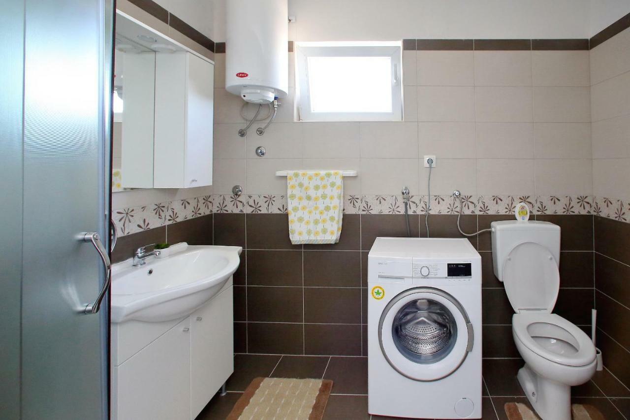 ביבינייה Apartments Mirko&Ana מראה חיצוני תמונה