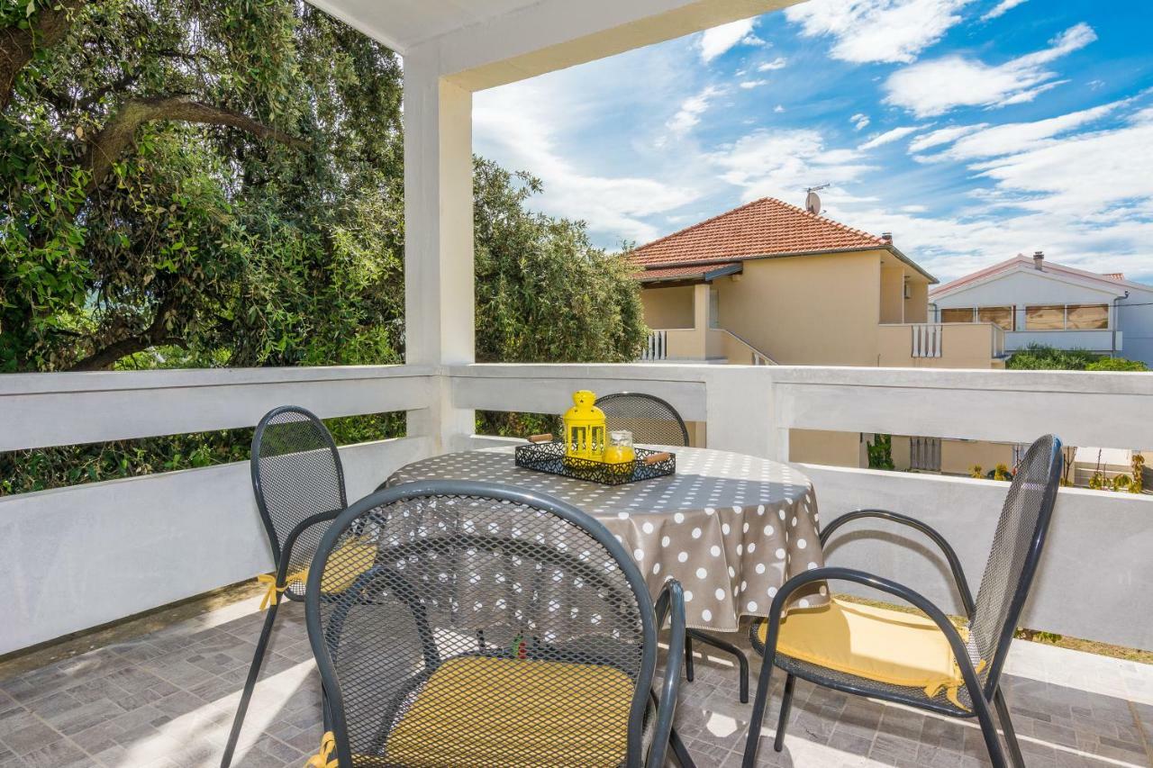 ביבינייה Apartments Mirko&Ana מראה חיצוני תמונה