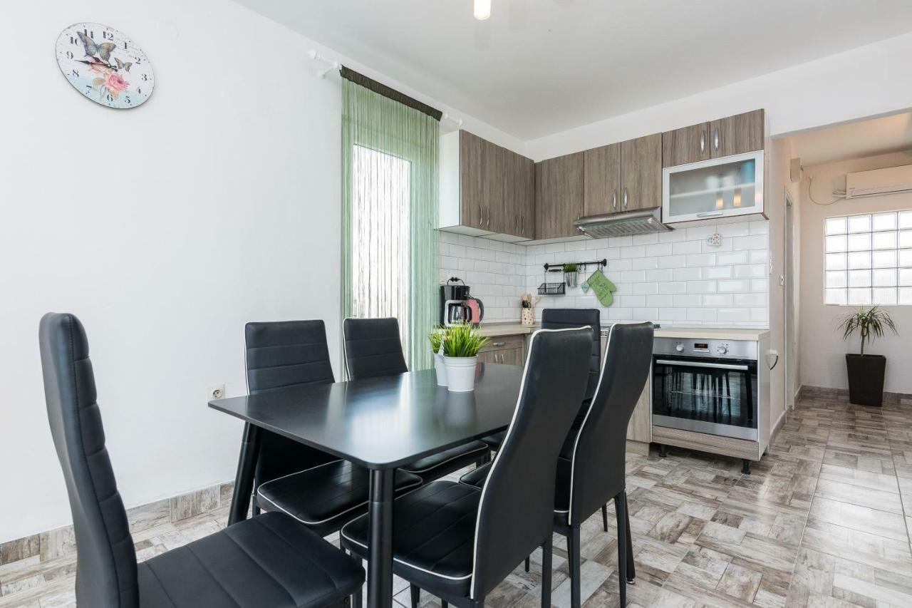 ביבינייה Apartments Mirko&Ana מראה חיצוני תמונה