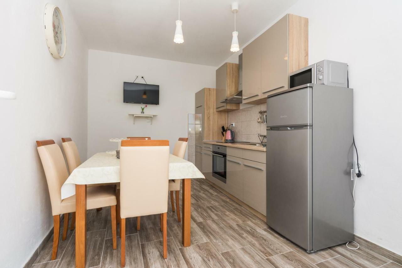 ביבינייה Apartments Mirko&Ana מראה חיצוני תמונה