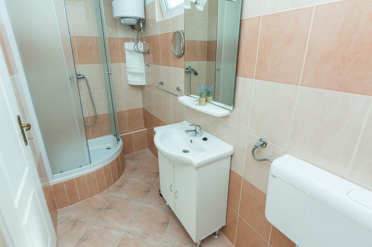 ביבינייה Apartments Mirko&Ana מראה חיצוני תמונה